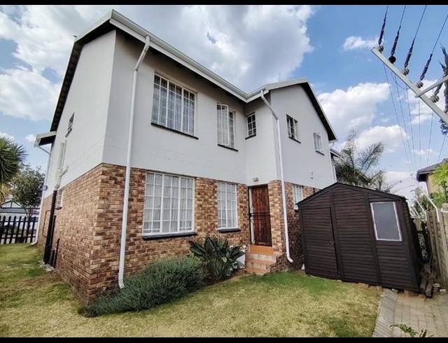 3 BEDROOM APARTMENT FOR SALE IN BEYERS PARK